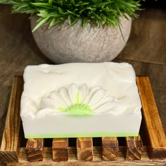 Handcrafted goats milk soap bar Daisy - Picture 3 of 7